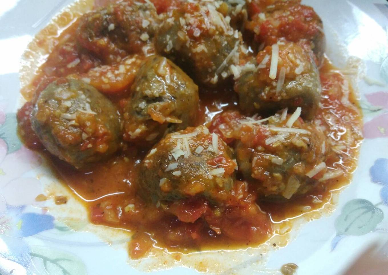 Alb贸ndigas de lentejas en salsa Natural de tomate 馃崊