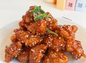Foto resep Crispy Korean Chicken Popcorn with Honey Sesame Sauce