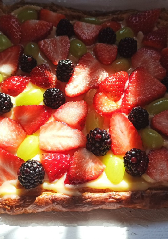 Una foto de Tarta de frutas hojaldre