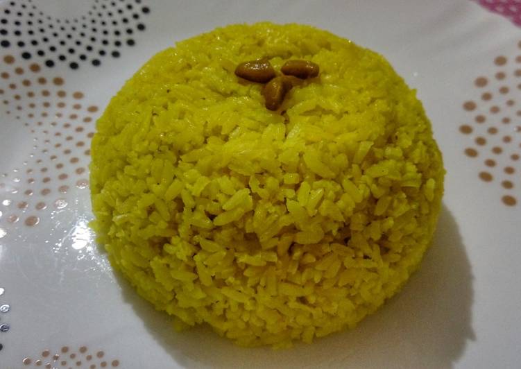 Peeley chawal/Basanti Polau