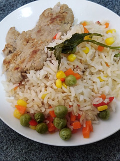 Una foto de Arroz primavera con bistec de cerdo