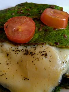 Una foto de Panquecas de albahaca y espinaca con ajo!