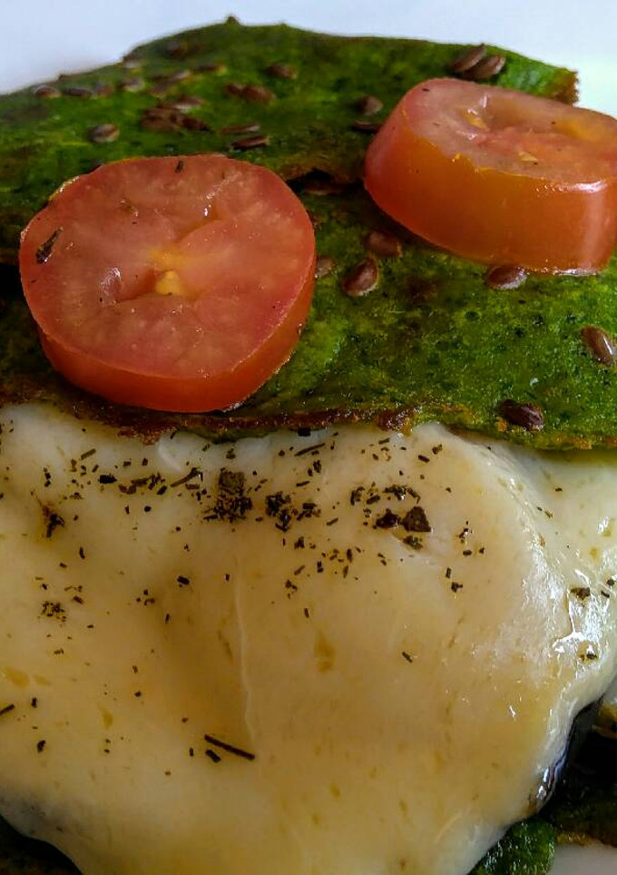 Una foto de Panquecas de albahaca y espinaca con ajo!