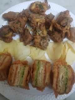 तिरंगा ब्रेड पकौड़ा (tiranga bread pakora recipe in Hindi) रेसिपी मुख्य फोटो