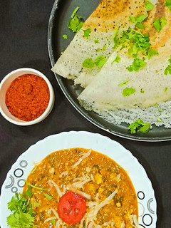ઢોસા (Dosa Recipe In Gujarati) રેસીપી મુખ્ય ફોટો