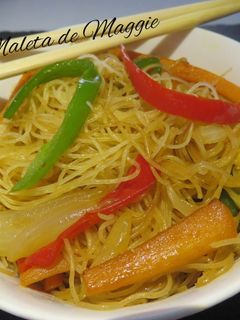 Una foto de Fideos de arroz con verduras