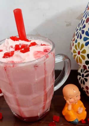 गुलाबी लस्सी विथ टूटी फ्रूटी आइसक्रीम(gulabi lassi with tutti frutti ice-cream recipe in Hindi) रेसिपी मुख्य फोटो