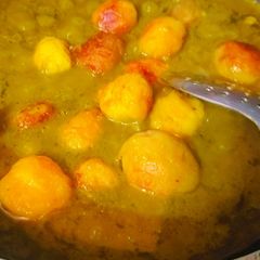 A picture of Palak dum Aloo.