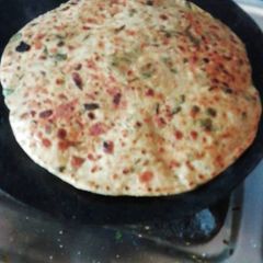 A picture of Methi paratha.