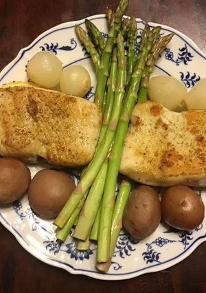 A picture of California Farm Panfried Halibut with Asparagus.
