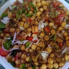 A picture of Chole ki chat.