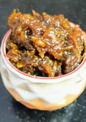आम का खट्टा मीठा अचार (Aam ka khatta meetha achar recipe in Hindi) रेसिपी मुख्य फोटो