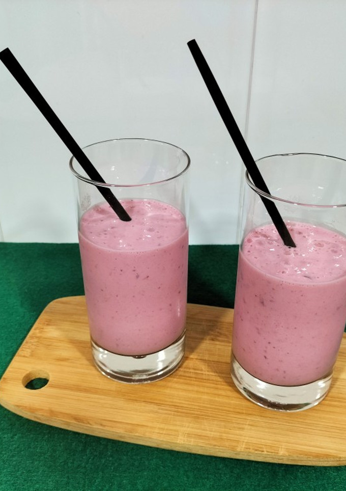 Una foto de Batido de yogur y frutos rojos