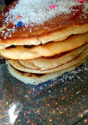 Una foto de ❤Hot cakes 🥞 De 4 Ingredientes súper ricoos..🤤 Y fáciles