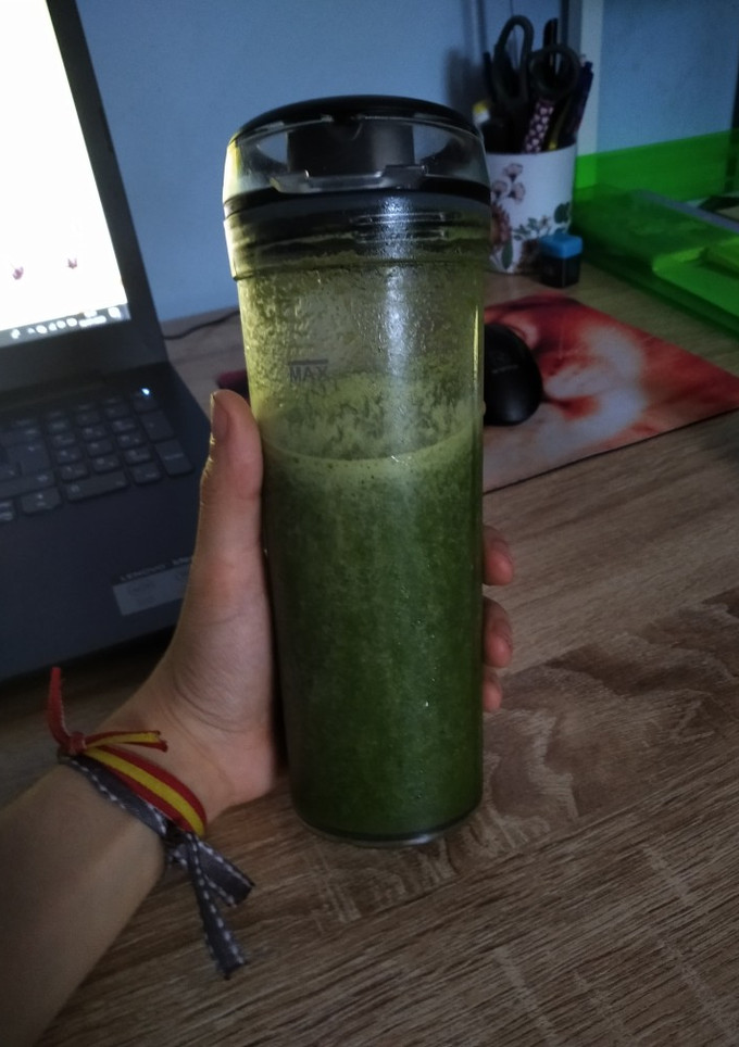 Una foto de Batido de espinacas con naranja