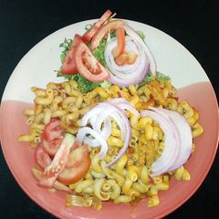 Macroni jollof with fish A picture of Macroni jollof with fish.