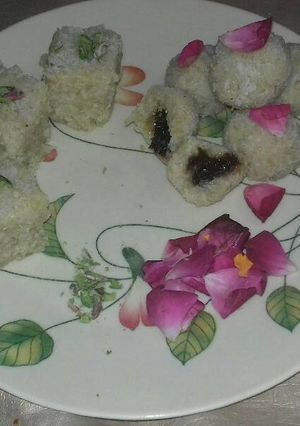 A picture of Lauki Gulkand ke stuff ladoo and barfi ❤💖.