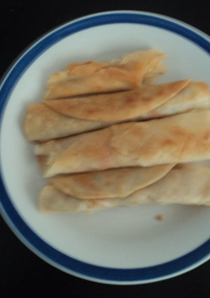 Una foto de Tacos de pechuga deshebrada fritos