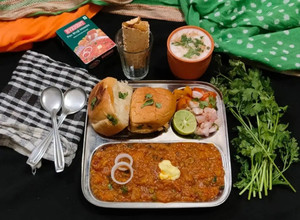 A picture of Pressure Cooker Pav bhaji in 25 minutes.