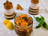 હળદર લીંબુનું અથાણું (Haldi Nimbu Pickle Recipe In Gujarati)