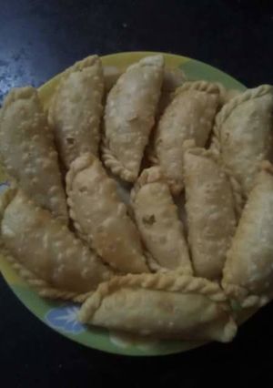 गुजिया (Gujiya recipe in hindi) रेसिपी मुख्य फोटो