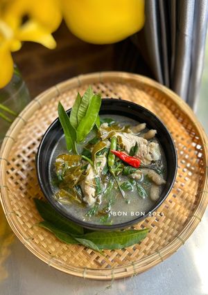 Hình của món Gà Nấu Lá Cóc.