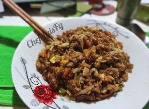Una foto de Chow fan con jamón y vegetales... Arroz chino venezolano... LuisFy