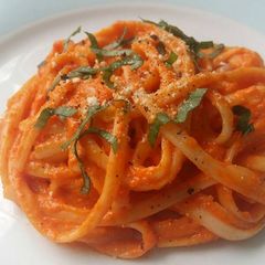 A picture of Vickys Creamy Red Pepper Pasta Sauce, GF DF EF SF NF.