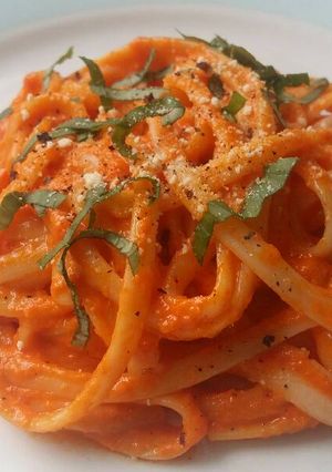 A picture of Vickys Creamy Red Pepper Pasta Sauce, GF DF EF SF NF.