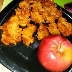 A picture of Apple toffy.