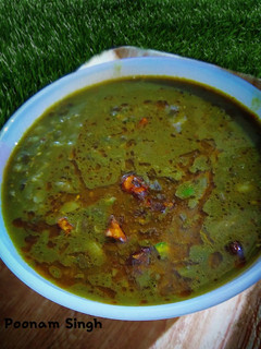 बथुआ काली उड़द की दाल (bathua kali urad ki dal recipe in Hindi) रेसिपी मुख्य फोटो