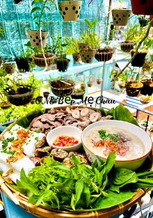 A picture of Banh Hoi with Pork Offal – Specialty from Binh Dinh and Phu Yen.