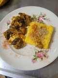 Cuadrado de polenta con carne y hongos