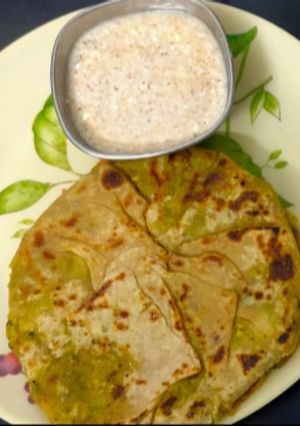 આલુ પરાઠા (Aloo Paratha Recipe In Gujarati) રેસીપી મુખ્ય ફોટો