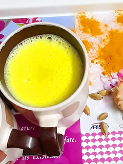 हल्दी का दूध (haldi ka doodh recipe in Hindi) रेसिपी मुख्य फोटो