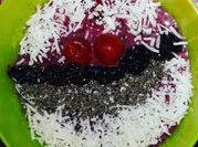 Una foto de smoothie de cerezas