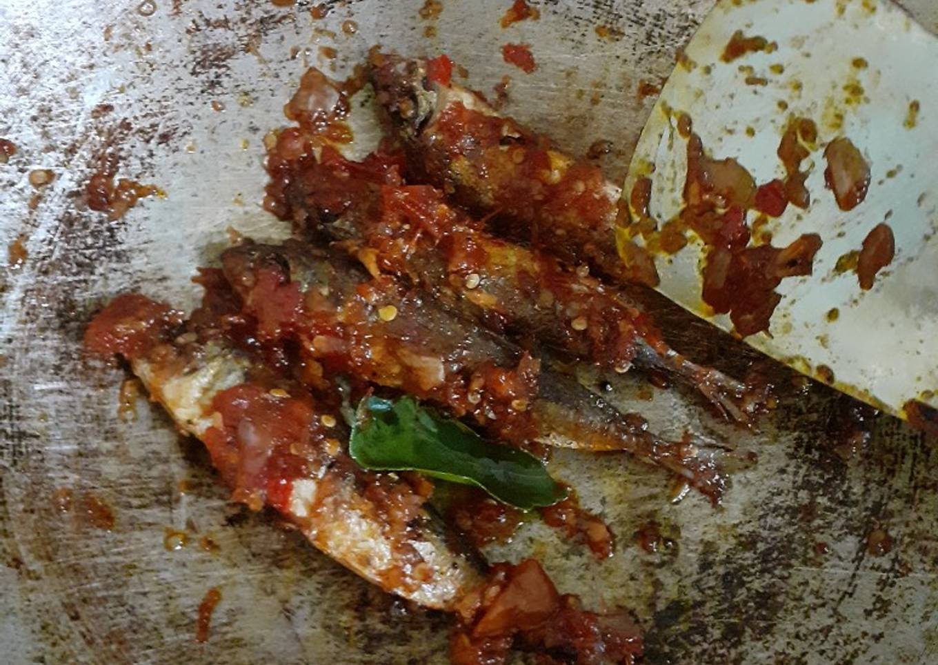 Ikan pindang bumbu pedas