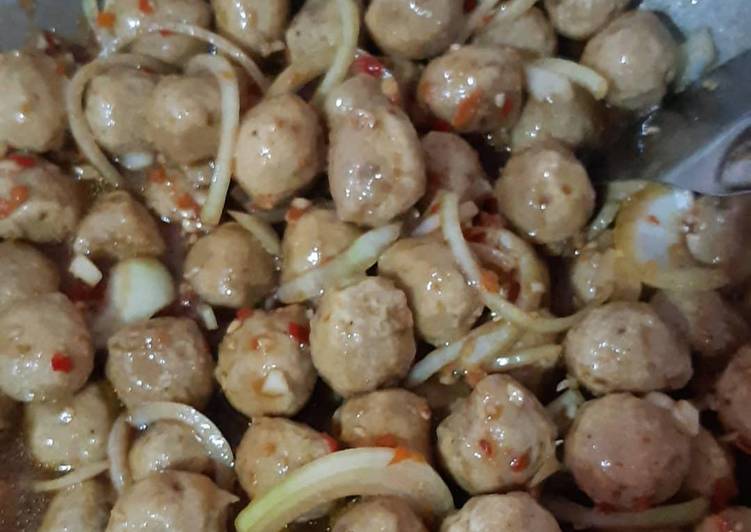 Bakso ayam pedas saos tiram