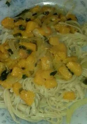 Una foto de Fideos con verduras