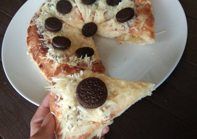 Oreo Cheese Pizza