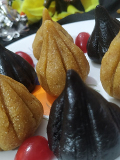 इंस्टेंट चॉकलेट मोदक (instend chocolate modak recipe in Hindi) रेसिपी मुख्य फोटो