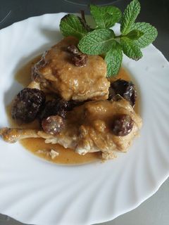 Una foto de Pollo con ciruelas pasas