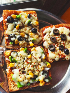 A picture of Cheesy Bread Pizza.