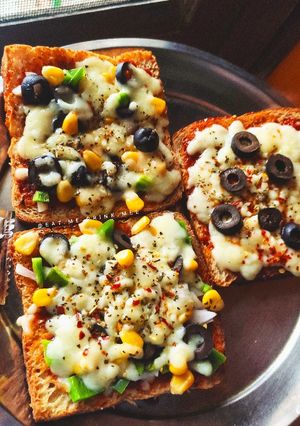 A picture of Cheesy Bread Pizza.