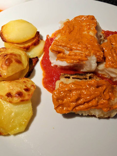 Una foto de Bacalao al romesco