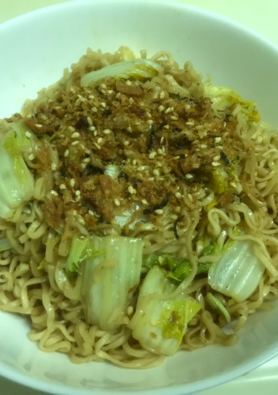 👩🏻‍🍳娃娃菜炒泡麵 的食譜成品照片