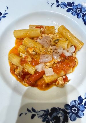 Foto di Tortiglioni alla ricciola in due consistenze e liquirizia