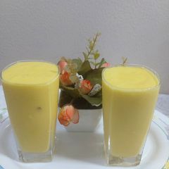 A picture of Mango 🥭milk shake/refreshing cooled shake 😋.