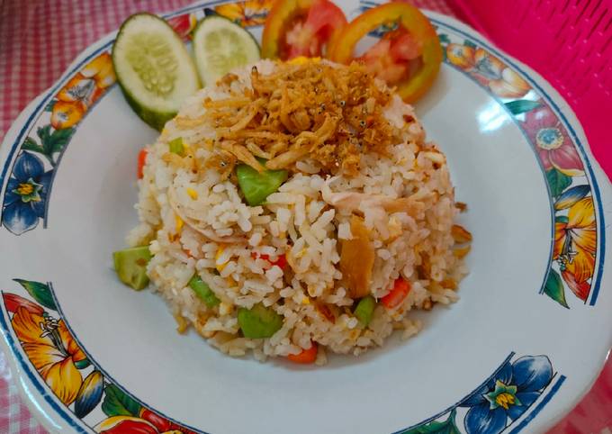 Bagaimana cara memasak Nasi goreng teri pete yang enak