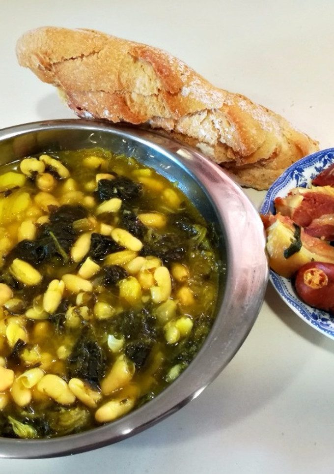 Una foto de Caldo gallego ligero
